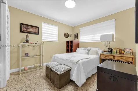 884 W 72nd Place Hialeah FL 33014