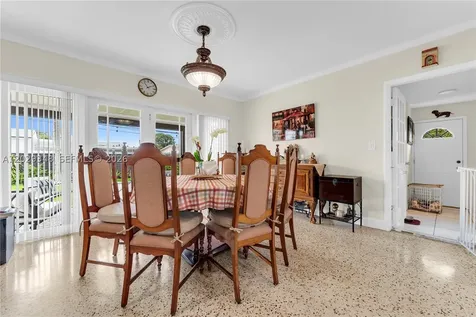 884 W 72nd Place Hialeah FL 33014