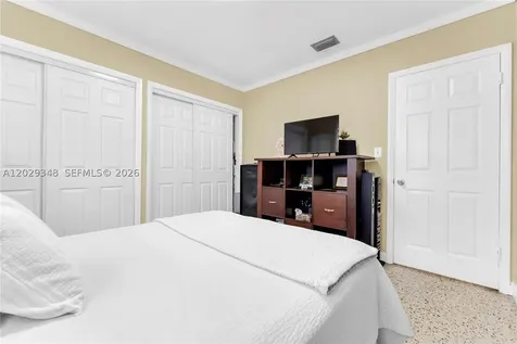 884 W 72nd Place Hialeah FL 33014
