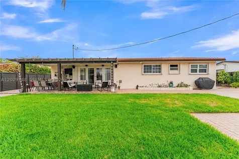 884 W 72nd Place Hialeah FL 33014