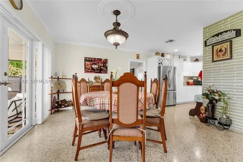 884 W 72nd Place Hialeah FL 33014