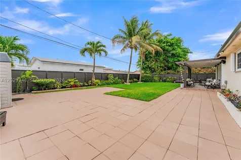 884 W 72nd Place Hialeah FL 33014