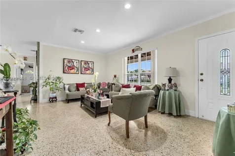 884 W 72nd Place Hialeah FL 33014