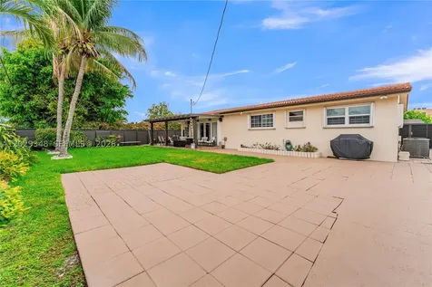 884 W 72nd Place Hialeah FL 33014