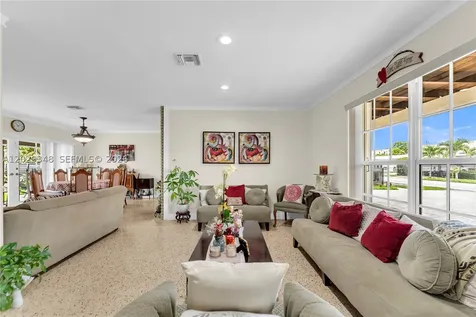 884 W 72nd Place Hialeah FL 33014