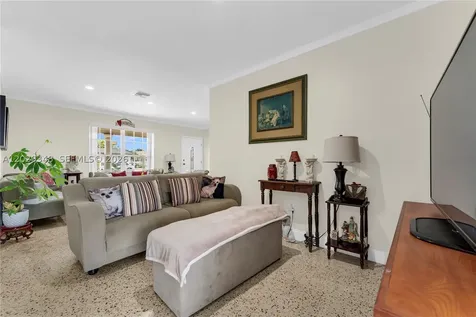 884 W 72nd Place Hialeah FL 33014