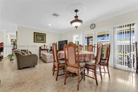 884 W 72nd Place Hialeah FL 33014