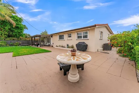 884 W 72nd Place Hialeah FL 33014
