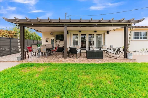 884 W 72nd Place Hialeah FL 33014