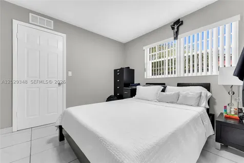 884 W 72nd Place Hialeah FL 33014
