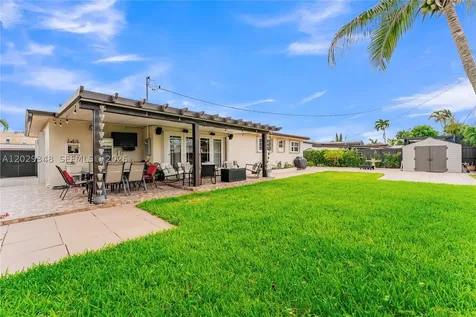 884 W 72nd Place Hialeah FL 33014