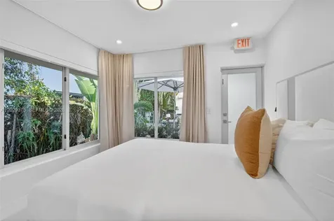 8109 Harding Avenue Miami Beach FL 33141