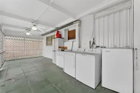 4780 NE 8th Terrace Oakland Park FL 33334