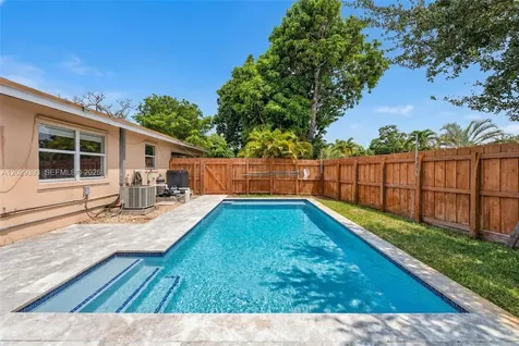4780 NE 8th Terrace Oakland Park FL 33334