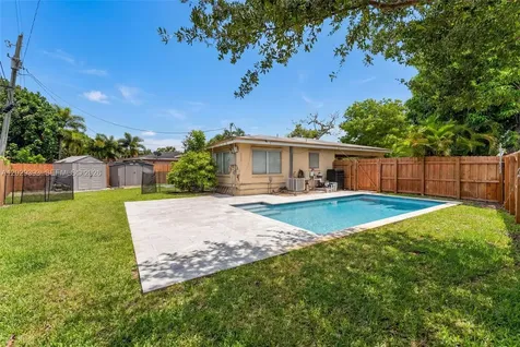 4780 NE 8th Terrace Oakland Park FL 33334