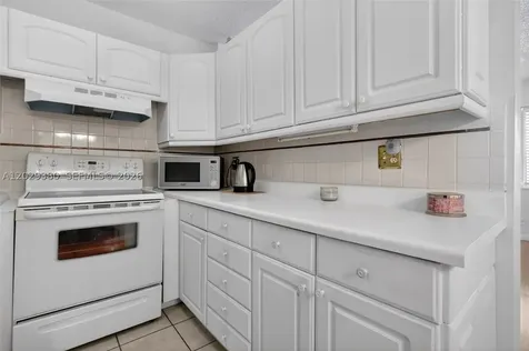820 SW 11th Avenue Hallandale Beach FL 33009