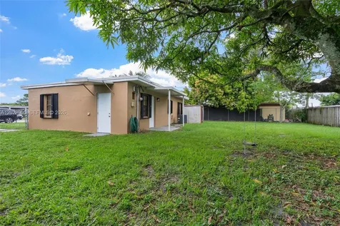 15730 NW 159th St Road Miami Gardens FL 33054