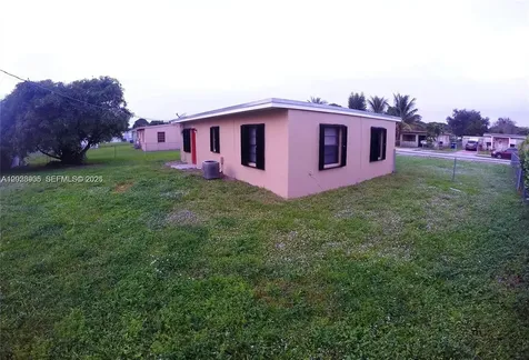 15730 NW 159th St Road Miami Gardens FL 33054