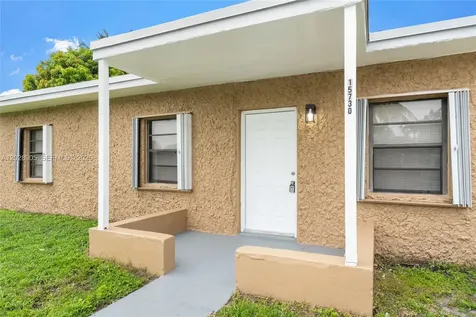 15730 NW 159th St Road Miami Gardens FL 33054