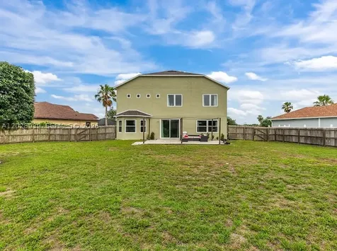2813 Village Pine Terrace Orlando FL 32833