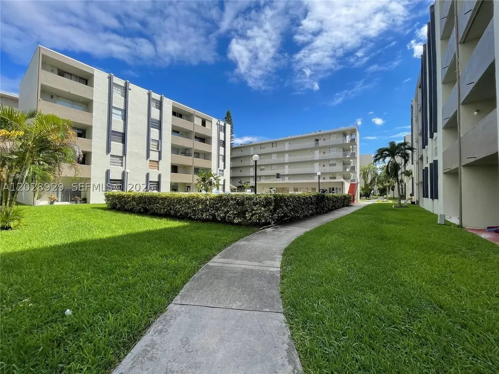 10090 NW 80th Court Hialeah Gardens FL 33016
