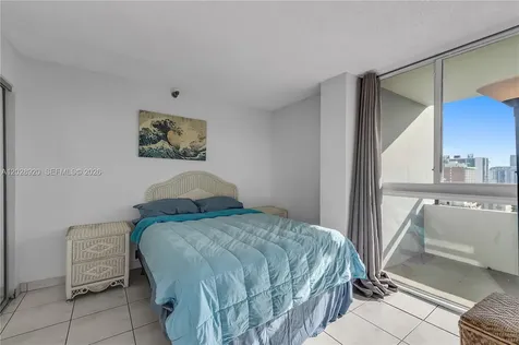 3200 Collins Avenue Miami Beach FL 33140