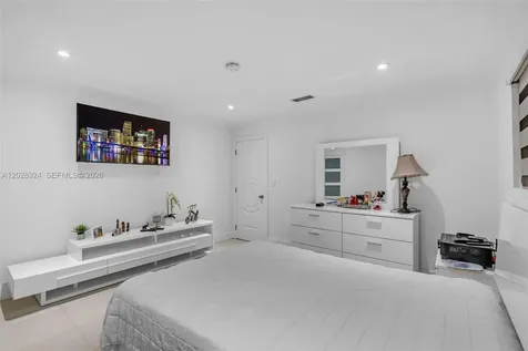 46 NE 164th Street Miami FL 33162