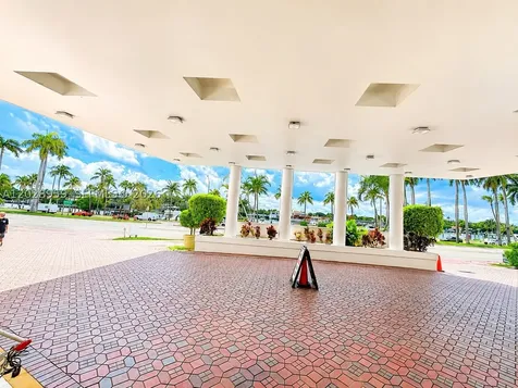 5005 Collins Avenue Miami Beach FL 33140