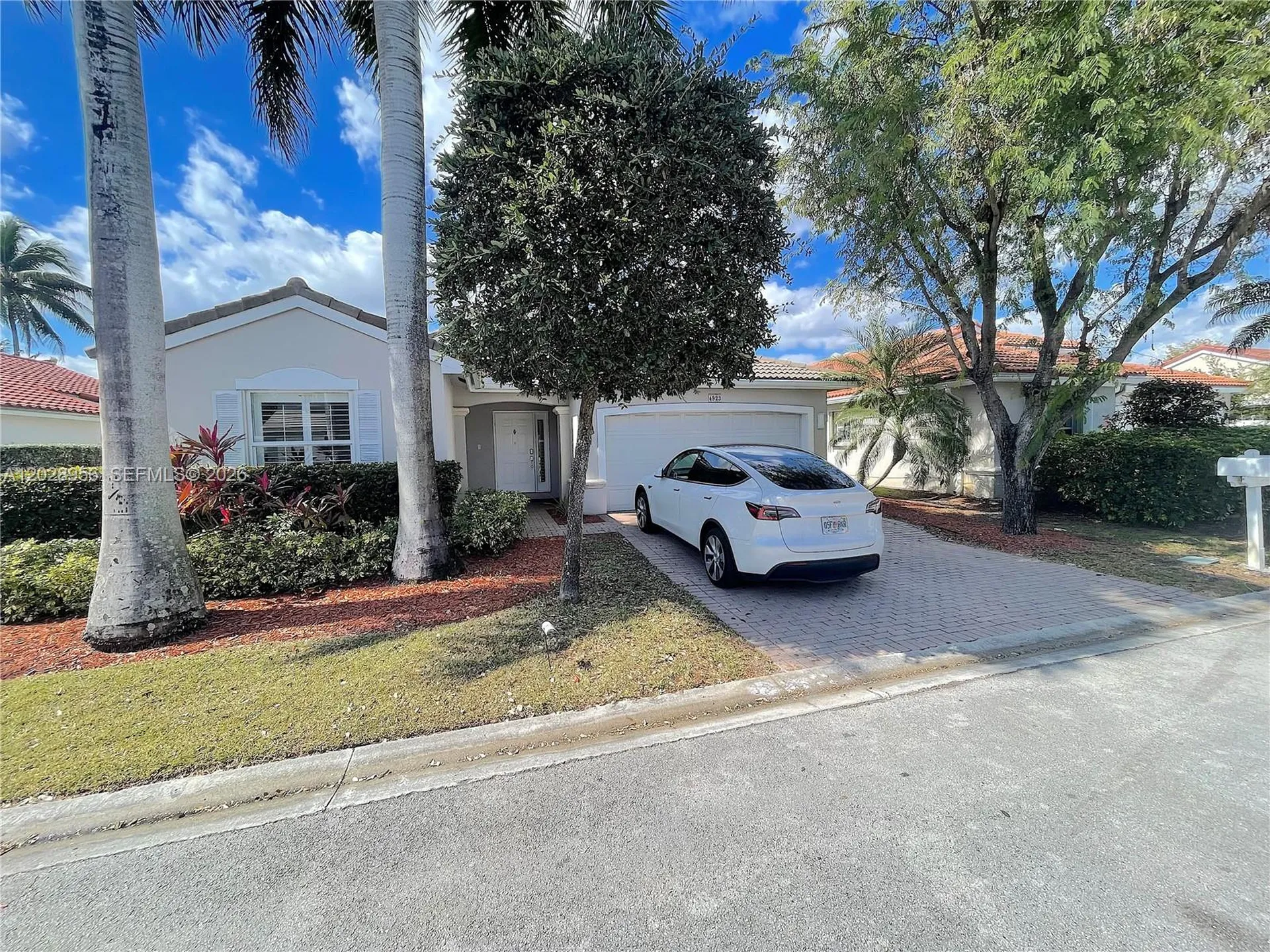 4923 SW 33rd Way Hollywood FL 33312