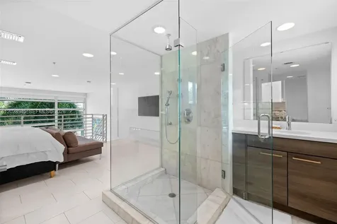 421 Meridian Avenue Miami Beach FL 33139