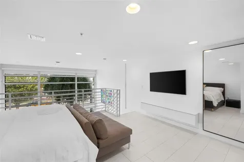 421 Meridian Avenue Miami Beach FL 33139