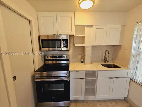 26 SE 13th Terrace Dania Beach FL 33004