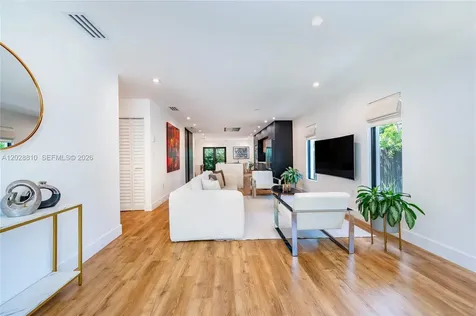 412 NW 41st Street Miami FL 33127