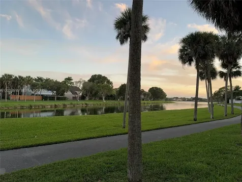 10441 Mahogany Key Circle Miami FL 33196