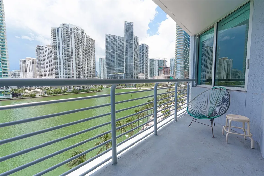 325 S Biscayne Boulevard Miami FL 33131