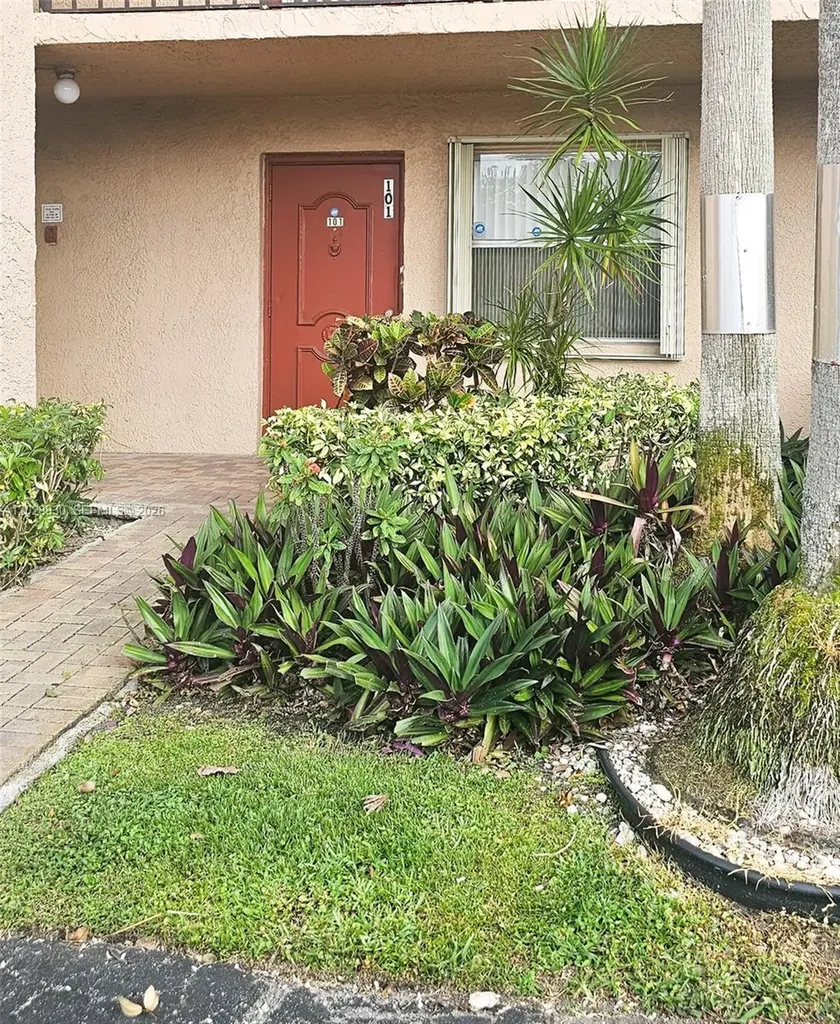 7220 Lake Cir Drive Margate FL 33063