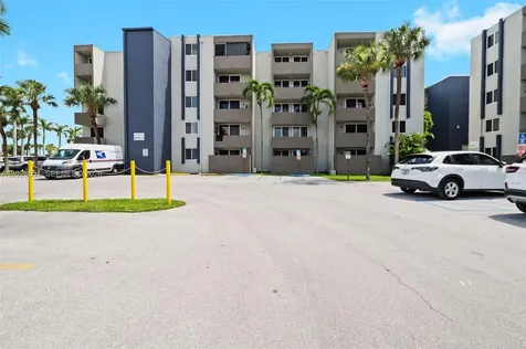 10090 NW 80th Court Hialeah Gardens FL 33016