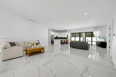 152 NW 165th Street Miami FL 33169