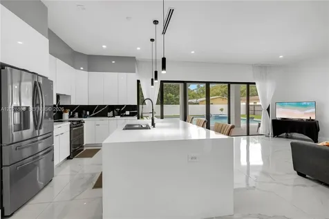 152 NW 165th Street Miami FL 33169