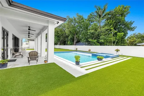 152 NW 165th Street Miami FL 33169