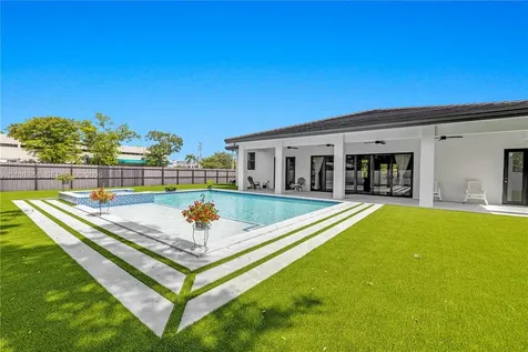 152 NW 165th Street Miami FL 33169