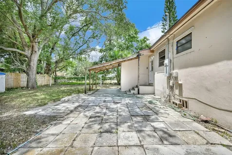 130 NE 171st Terrace Miami FL 33162