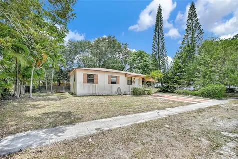 130 NE 171st Terrace Miami FL 33162