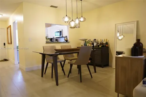 453 Lakeview Drive Weston FL 33326