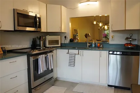 453 Lakeview Drive Weston FL 33326