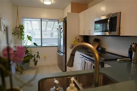 453 Lakeview Drive Weston FL 33326
