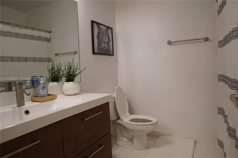453 Lakeview Drive Weston FL 33326