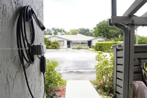 453 Lakeview Drive Weston FL 33326