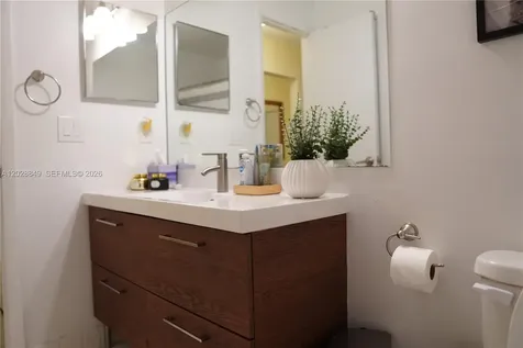 453 Lakeview Drive Weston FL 33326
