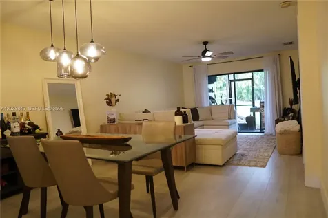 453 Lakeview Drive Weston FL 33326